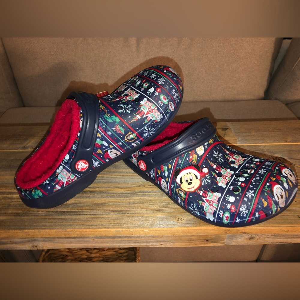 EUC Disney Christmas Holiday 2020 Mickey Dual Comfort Crocs Size W8/M6 Lined